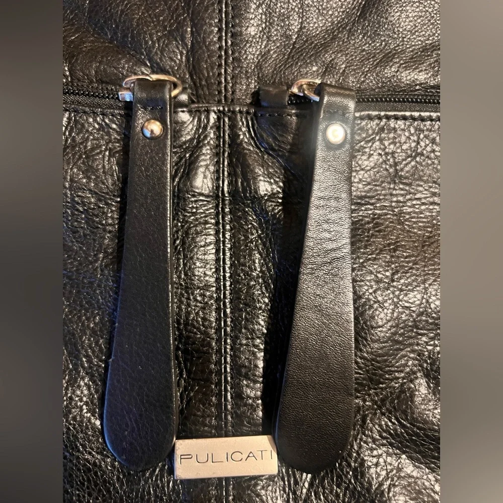 Pulicati black leather shoulder bag, made in Italy.